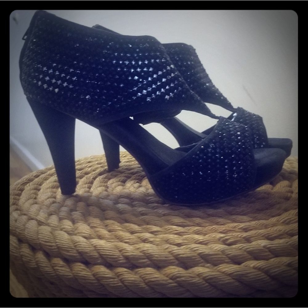 RALLY Black Studded Pumps.......